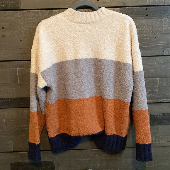 Sweater - Picture 4 of 4